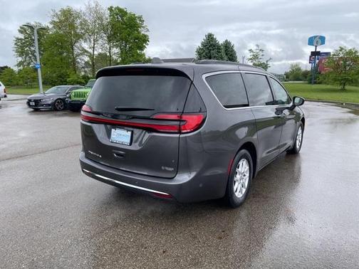 2022 Chrysler Pacifica Touring-L