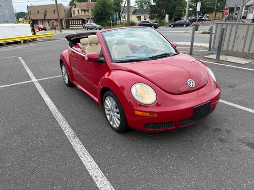 Red 2009 Volkswagen New Beetle L