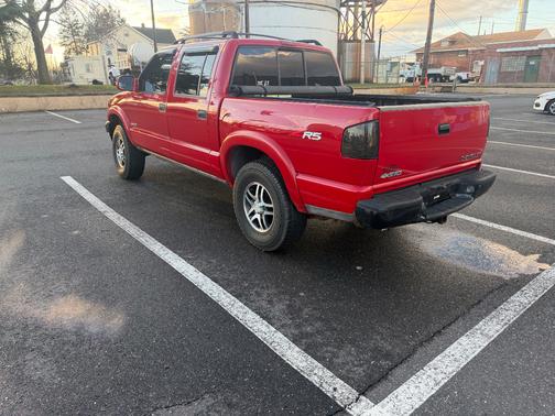 2004 Chevrolet S-10 LS Crew Cab