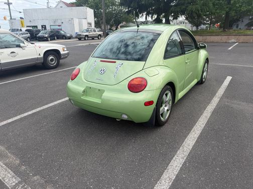 green 2003 Volkswagen New Beetle GL 1.8T
