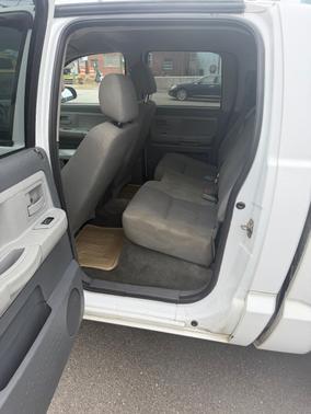 White 2006 Dodge Dakota