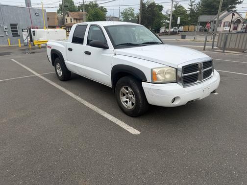 White 2006 Dodge Dakota
