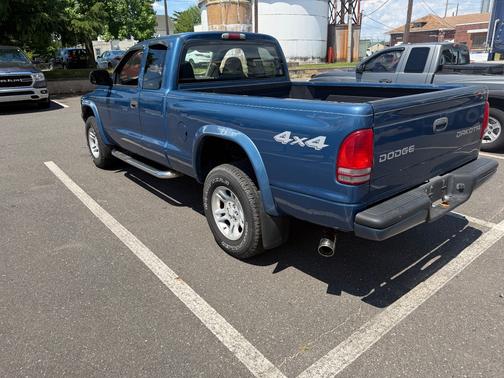 blue 2004 Dodge Dakota Club Cab