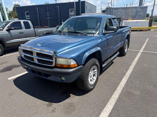 blue 2004 Dodge Dakota Club Cab