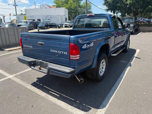 blue 2004 Dodge Dakota Club Cab