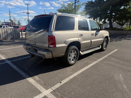 Tan 2003 Cadillac Escalade Base