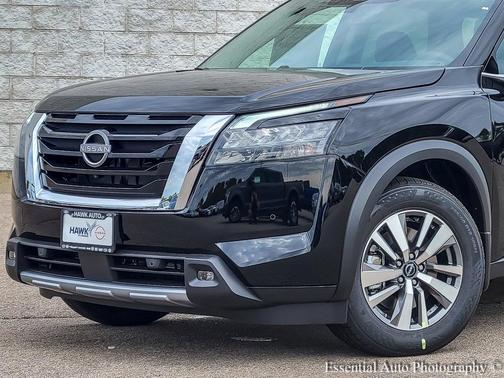 2025 Nissan Pathfinder SL 4WD