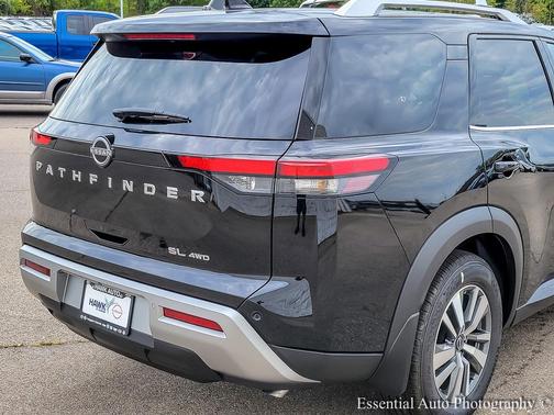 2025 Nissan Pathfinder SL 4WD