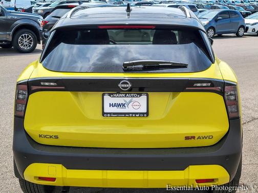 2025 Nissan Kicks SR