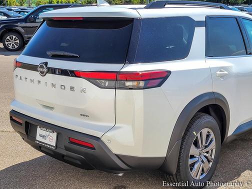 2025 Nissan Pathfinder SV 4WD
