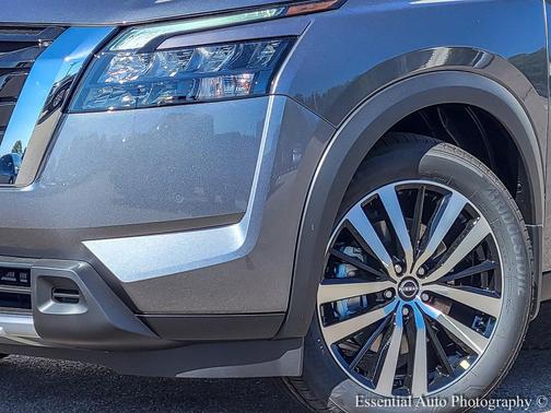 2025 Nissan Pathfinder Platinum 4WD