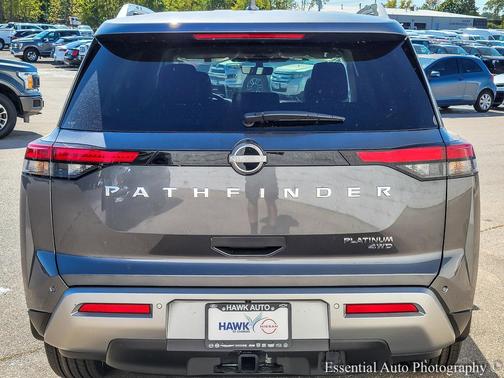 2025 Nissan Pathfinder Platinum 4WD
