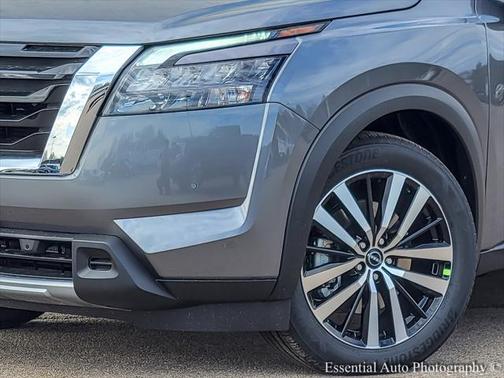 2025 Nissan Pathfinder Platinum 4WD