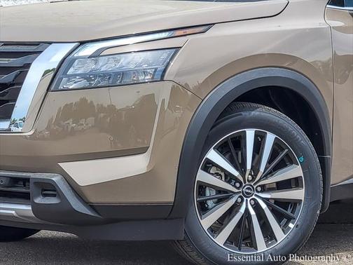 2025 Nissan Pathfinder Platinum 4WD
