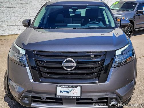 2025 Nissan Pathfinder Platinum 4WD