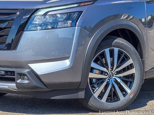 2025 Nissan Pathfinder Platinum 4WD