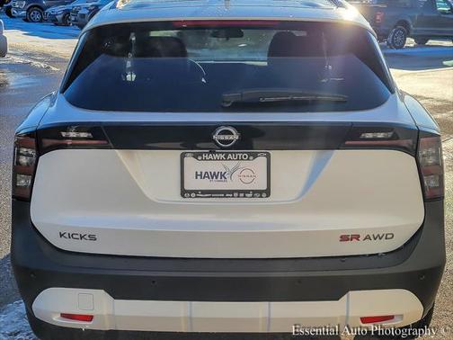 2025 Nissan Kicks SR