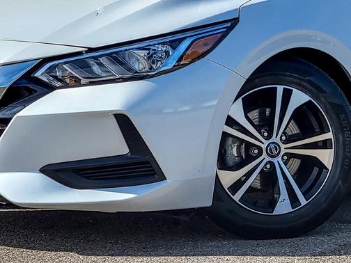 Aspen White Tricoat 2023 Nissan Sentra SV