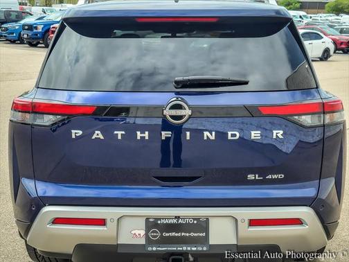 2022 Nissan Pathfinder SL 4WD