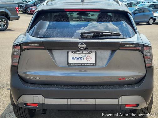 2025 Nissan Kicks SR