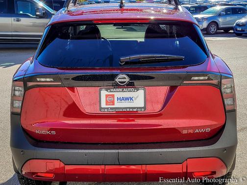 2026 Nissan Kicks SR