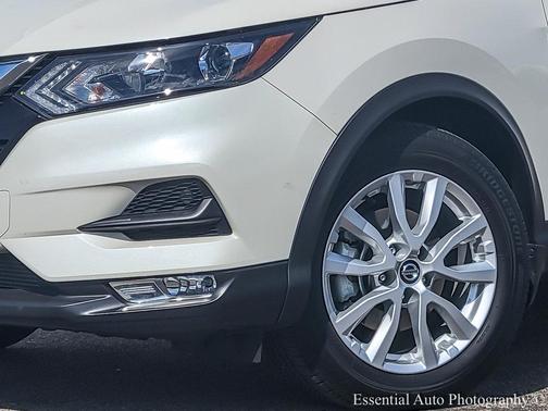 2022 Nissan Rogue Sport SV