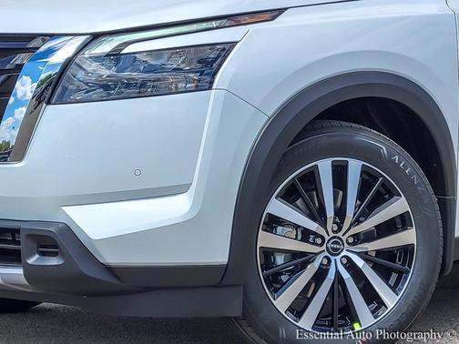 2025 Nissan Pathfinder Platinum 4WD