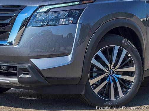 2025 Nissan Pathfinder Platinum 4WD