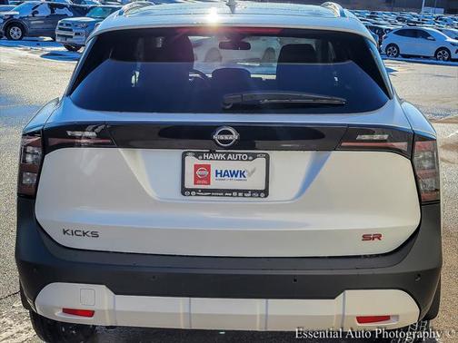 2025 Nissan Kicks SR