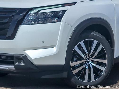 2025 Nissan Pathfinder Platinum 4WD