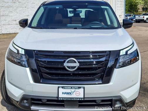2025 Nissan Pathfinder Platinum 4WD