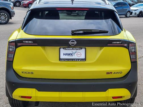 2025 Nissan Kicks SR