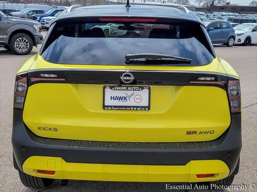 2025 Nissan Kicks SR
