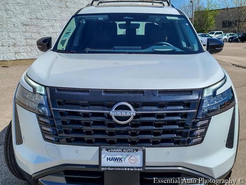 Everest White Pearl Tricoat 2026 Nissan Pathfinder Platinum