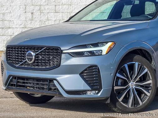 2023 Volvo XC60 B5 Plus Dark Theme