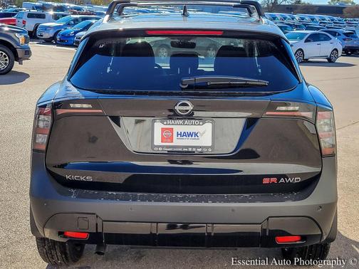 2025 Nissan Kicks SR