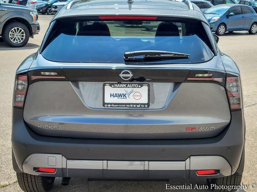 2025 Nissan Kicks SR