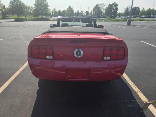 2007 Ford Mustang Deluxe