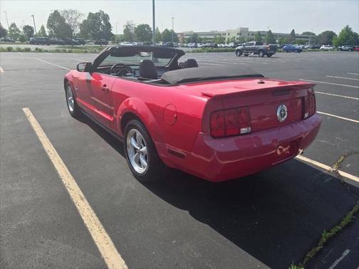 2007 Ford Mustang Deluxe