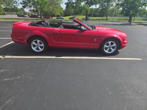 2007 Ford Mustang Deluxe