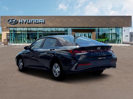 Black 2026 Hyundai ELANTRA SE