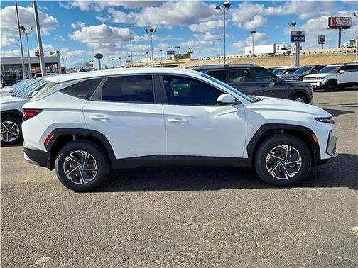 White 2026 Hyundai TUCSON Hybrid Blue SE