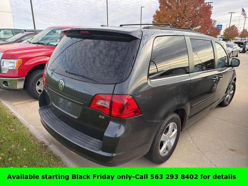 2011 Volkswagen Routan SE