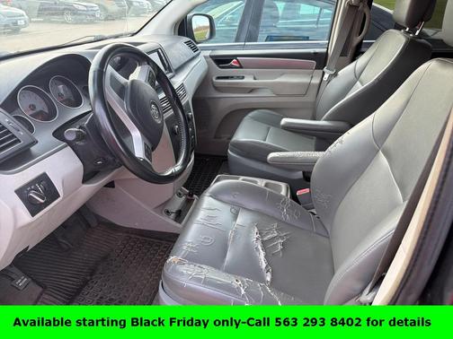 2011 Volkswagen Routan SE