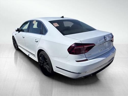 2017 Volkswagen Passat 1.8T R-Line w/Comfort