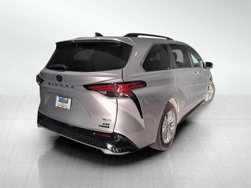 2023 Toyota Sienna XSE 7 Passenger