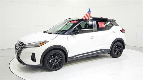 Aspen White / Super Black 2024 Nissan Kicks SR