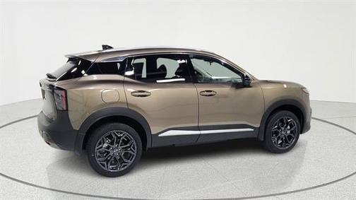 Canyon Bronze M 2026 Nissan Kicks SR