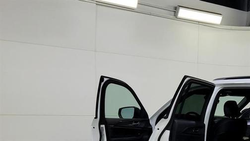 Bright White Clearcoat 2025 Jeep Grand Cherokee Laredo X