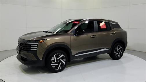 Canyon Bronze M 2026 Nissan Kicks SV